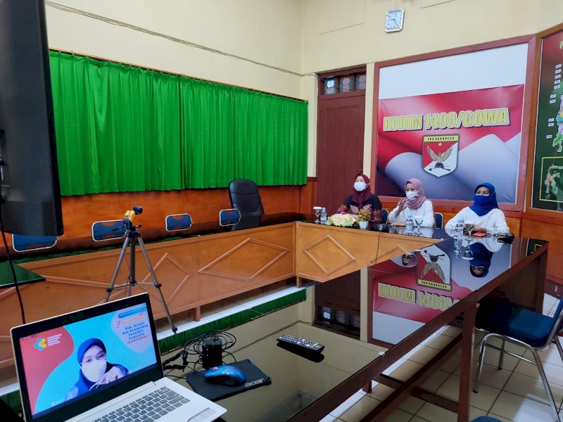 Persit Kodim Gowa mengikuti vicom Kementerian Kesehatan, Kamis (23/2/2022).