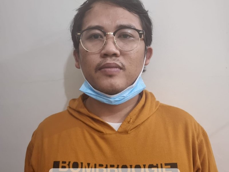 Sulfikar (30), tersangka kasus investasi bodong diamankan polisi.