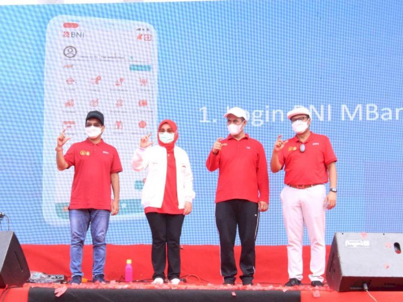 Pemimpin BNI Wilayah 07 Hadi Santoso, menghadiri acara jalan santai bersama Ikatan Keluarga Alumni (IKA) Universitas Hasanuddin (Unhas).