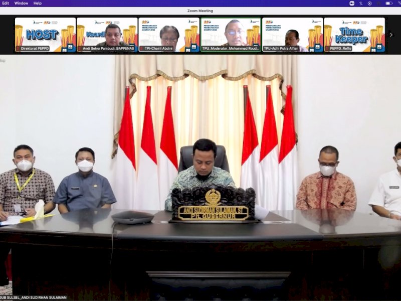 Plt Gubernur Andi Sudirman Sulaiman melakukan presentasi langsung mengenai capaian Sulsel.