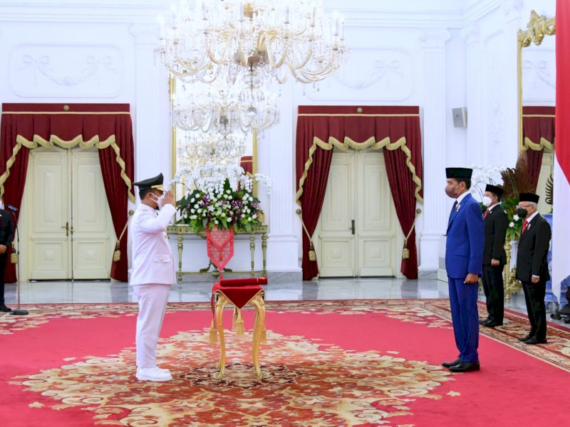 Presiden Joko Widodo melantik Andi Sudirman Sulaiman sebagai Gubernur Sulsel di Istana Negara, Jakarta Pusat, Kamis sore (10/3/2022).