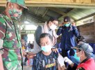Wabup Lutra Pantau Vaksinasi di Desa Taloto: Pandemi Belum Selesai
