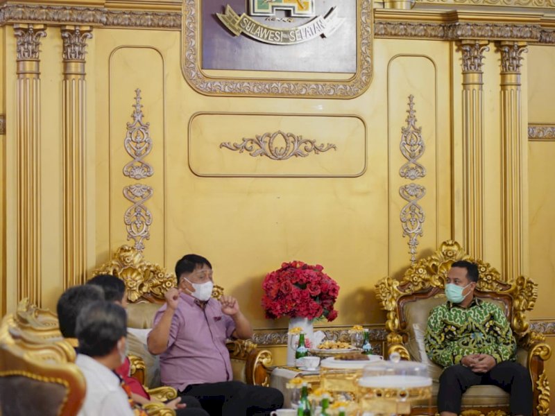Gubernur Sulawesi Selatan Andi Sudirman Sulaiman menerima kunjungan Bupati Tana Toraja Theofilus Allorerung bersama Panitia Nasional Kongres Gerakan Mahasiswa Kristen Indonesia (GMKI).