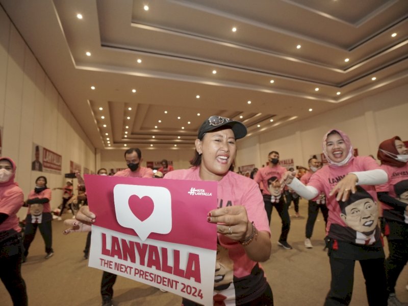 Ratusan perempuan di Solo, Jawa Tengah mendeklarasikan La Nyalla Mahmud Mattalitti sebagai Calon Presiden RI 2024.