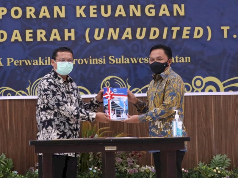 Bupati Bantaeng Ilham Azikin menyerahkan langsung LK (Unaudited) kepada BPK RI. 