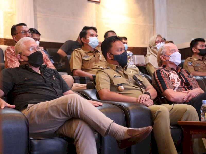 Bupati Bantaeng Ilham Azikin menerima pimpinan 2 perusahaan yang akan membangun PLTB. 