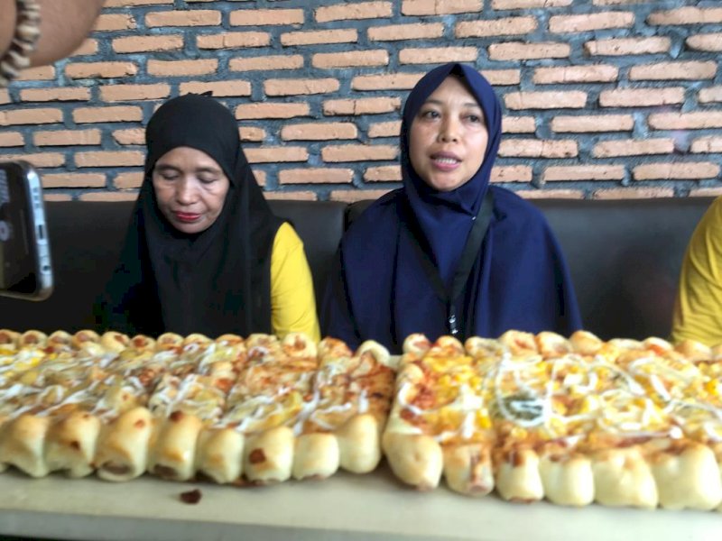 Puzza 1 Meter di Bulukumba yang kini bisa makan di tempat. 