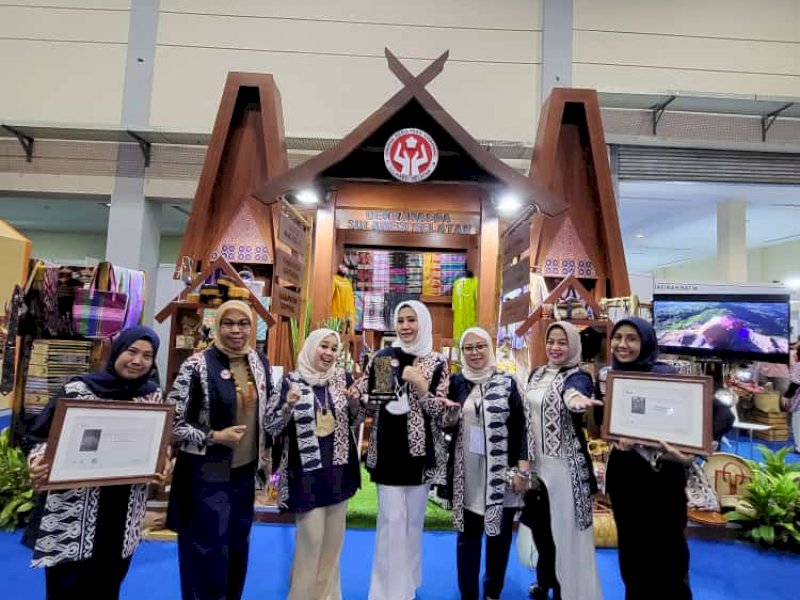 Stand Dekranasda Sulsel yang meraih stand terbaik di ajang Inacraft. 