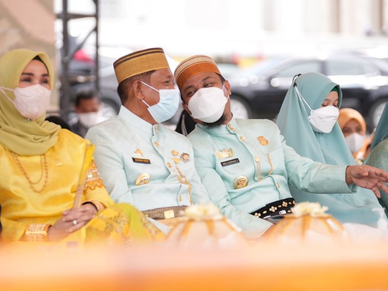 Gubernur Sulsel Sudirman Sulaiman bersama Bupati Soppeng Kaswadi Razak di HUT Soppeng. 