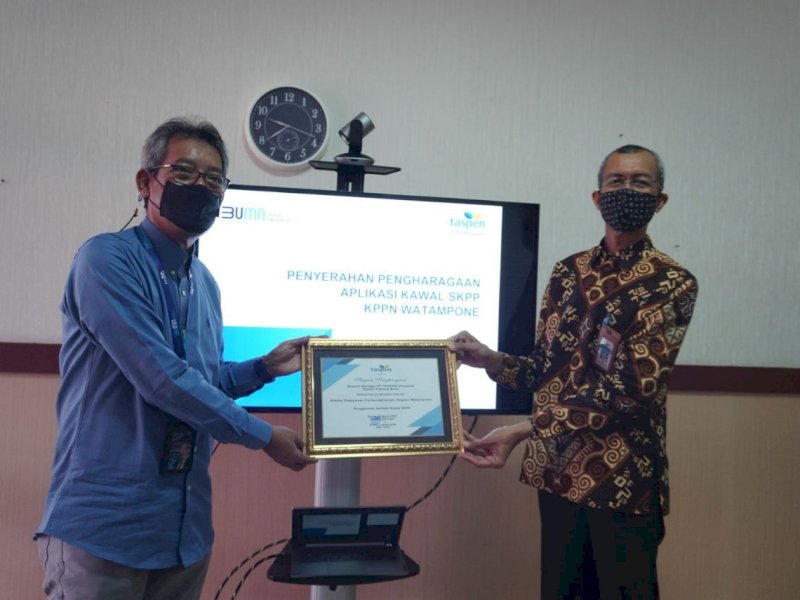Branch Manager PT Taspen Bone, Endro Lestarianto bersama Kepala KPPN Watampone, Rintok Juhirman. (Ist)