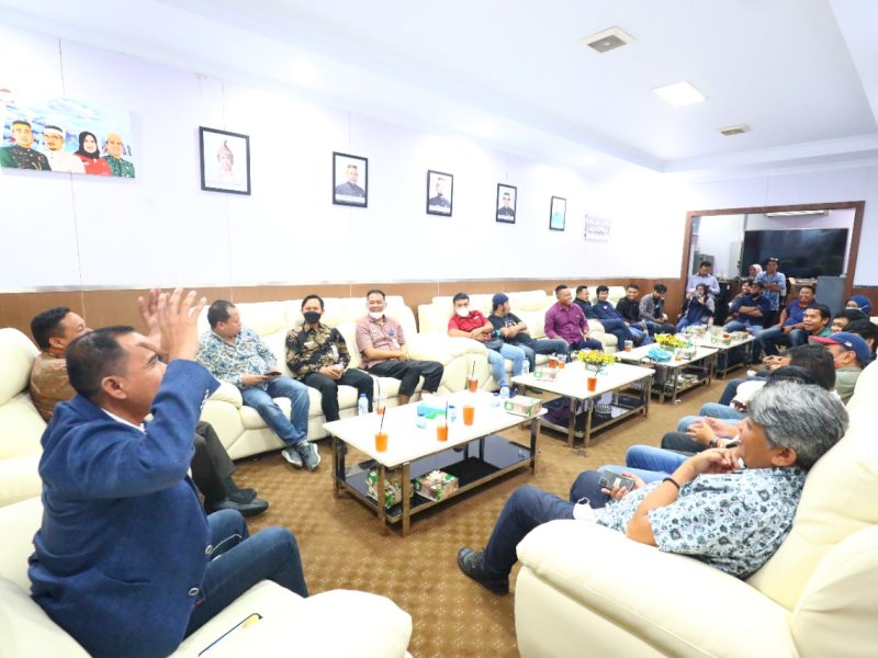Ketua DPRD Makassar Rudianto Lallo menerima perwakilan media. (Ist)