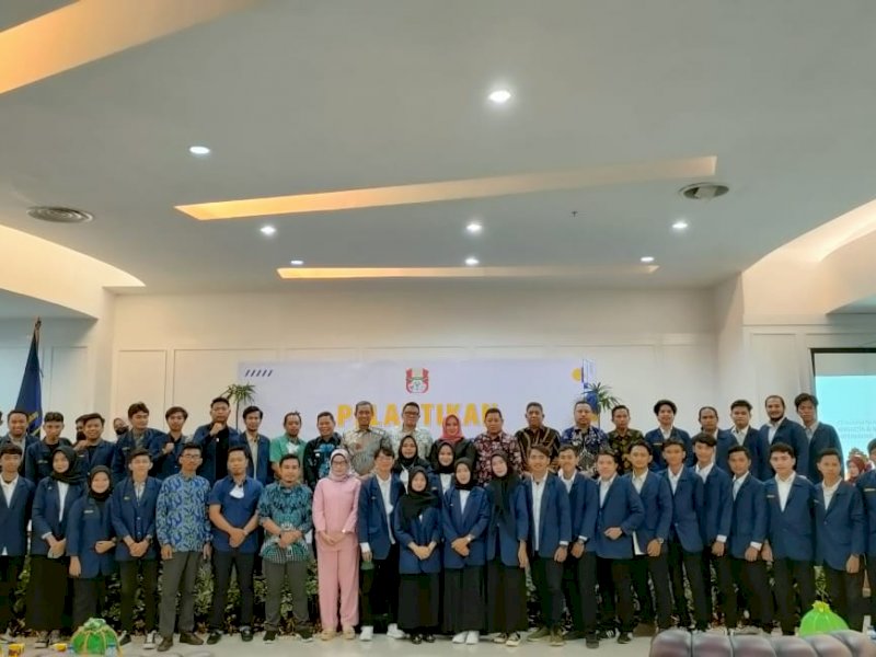 Pengukuhan Pengurus Pusat Himpunan Pelajar dan Mahasiswa Wajo (Hipermawa) periode 2022 - 2024 kini resmi dikukuhkan oleh Bupati Wajo, Amran Mahmud.
