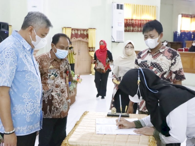 Sebanyak 36 PPPK menerima SK disaksikan Bupati Pinrang Irwan Hamid. (Ist)