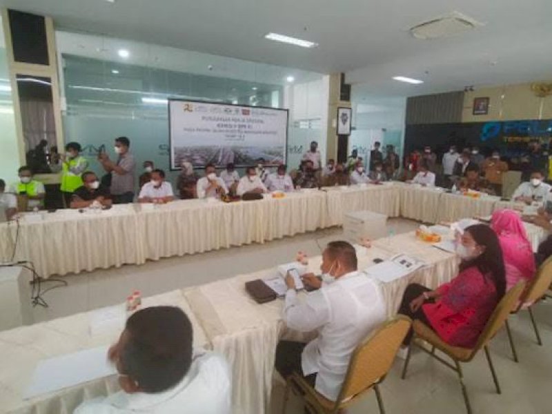 Komisi V DPR RI meninjau proyek pembangunan akses jalan tol Makassar New Port (MNP), Kamis (31/03/2022).