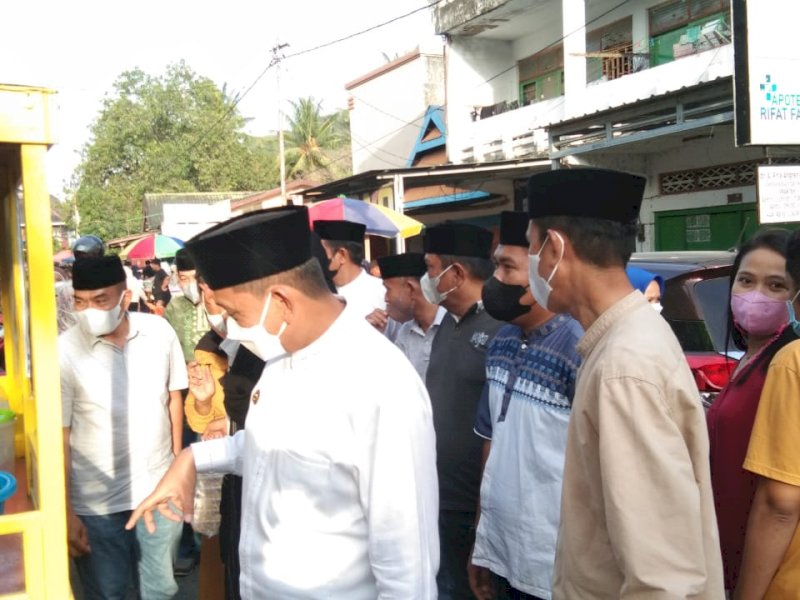 Bupati Wajo Amran Mahmud pantau pasar Ramadhan. (Ist)
