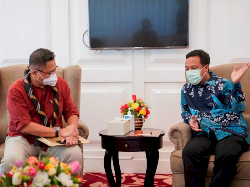 Gubernur Sulawesi Selatan Andi Sudirman Sulaiman menyambut kedatangan tim penilai Penghargaan Pembangunan Daerah (PPD) Kementerian PPN/Bappenas