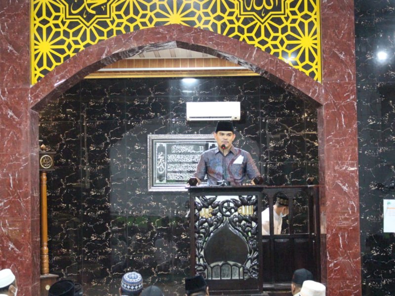 Camat Mamajang, M Ari Fadli lakukan safari Ramadhan di Masjid Nurul Askar. (Ist)