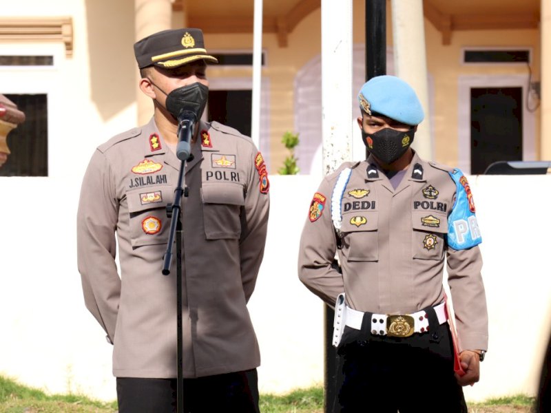 Kapolres Tana Toraja AKBP Juara Silalahi saat memimpin apel pagi, Senin (11/4/2022).
