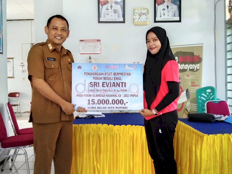 Penghargaan kepada atlet berprestasi Bantaeng. (Ist)