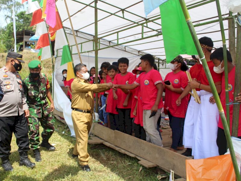 Bupati Toraja Utara Yohanis Bassang menghadiri pra-Jambore SMGT Klasis Balusu di halaman SMPN 1 Balusu, Selasa (12/4/2022).