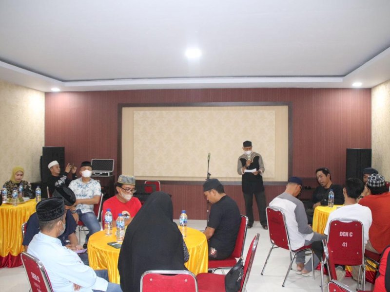 Batalyon C Pelopor Sat Brimob menggelar silaturahim dengan para jurnalis di Kabupaten Bone, Sabtu (16/04/2022).