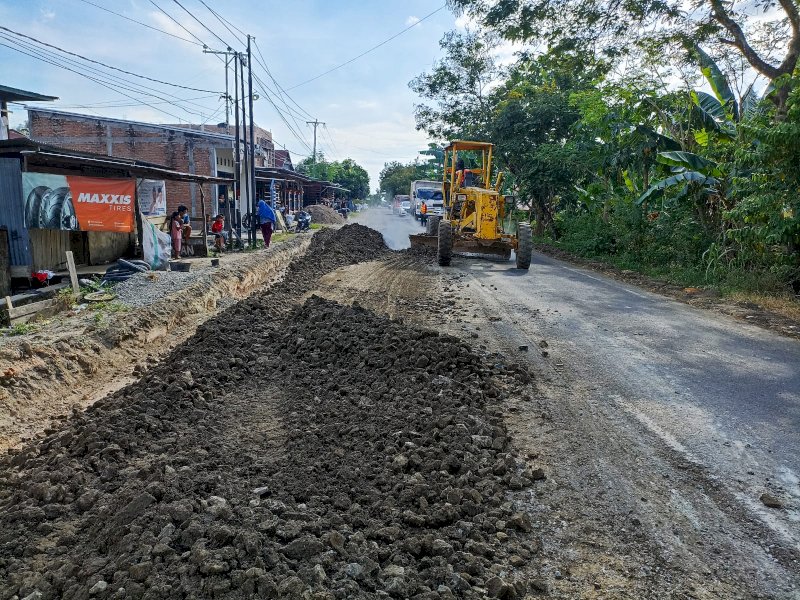 Rekonstruksi ruas jalan yang menghubungkan Kabupaten Pinrang - Rappang mulai dikerjakan
