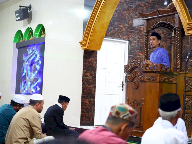 Ketua DPRD Makassar Rudianto Lallo melanjutkan safari Ramadan ke-19 di Masjid Nurul Anshar di Kelurahan Lakkang, Kecamatan Tallo.