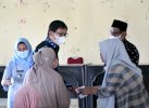 Wabup Lutra Serahkan Bantuan untuk Korban Angin Puting Beliung di Tanalili