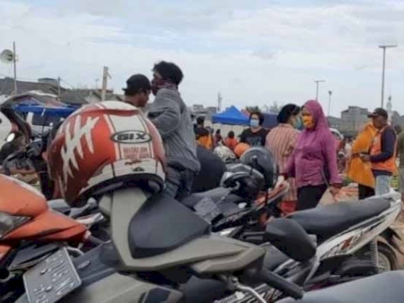 Suasana Parkir Pasar Tradisional kini dikelola PD Parkir Makassar Raya. 