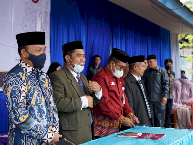 Bupati Bantaeng Ilham Azikin menghadiri wisuda santriwati Pondok pesantren Al Furqon Ereng-ereng, Jum'at  (13/05/ 2022).