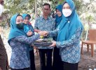 Ciptakan Kemandirian Pangan di Desa, PKK Lutra Bagi-bagi Benih Sayuran 