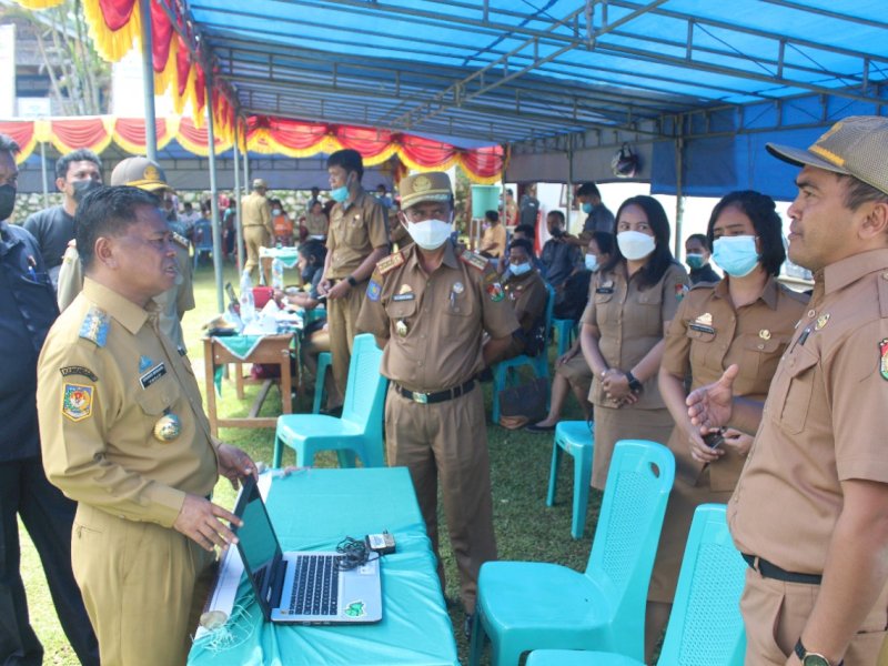 Bupati Torut Yohanis Bassang membuka Kantor Bupati Mobile di Kecamatan Bangkelekila', Selasa (17/5/2022).