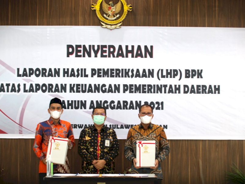 Ketua DPRD Kota Makassar, Rudianto Lallo menghadiri penyerahan hasil pemeriksaan LHP LKPD BPK RI Perwakilan Provinsi Sulawesi Selatan, di Auditorium BPK RI Perwakilan Sulsel, Jumat (20/05/2022).