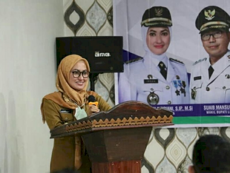 Bupati Luwu Utara Indah Putri Indriani membuka bimtek DPMPTSP.