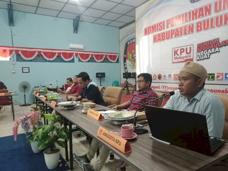 KPU Bulukumba melaksanakan rapat pleno internal Pemutakhiran Data Pemilih Berkelanjutan (PDPB) di Aula Kantor KPU Bulukumba, Selasa (31/5/2022).