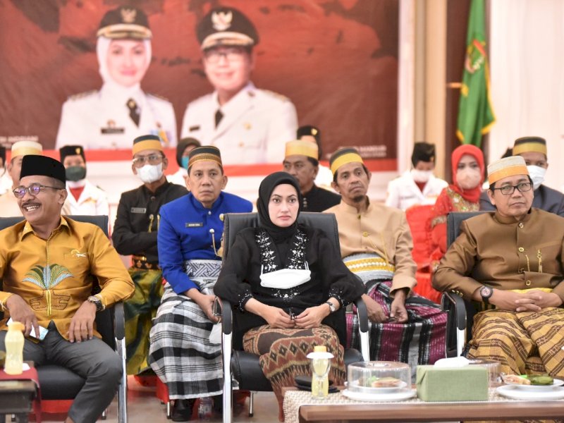 Peringati Hari Lahir Pancasila, Bupati Lutra Serahkan Pin Duta Pancasila 
