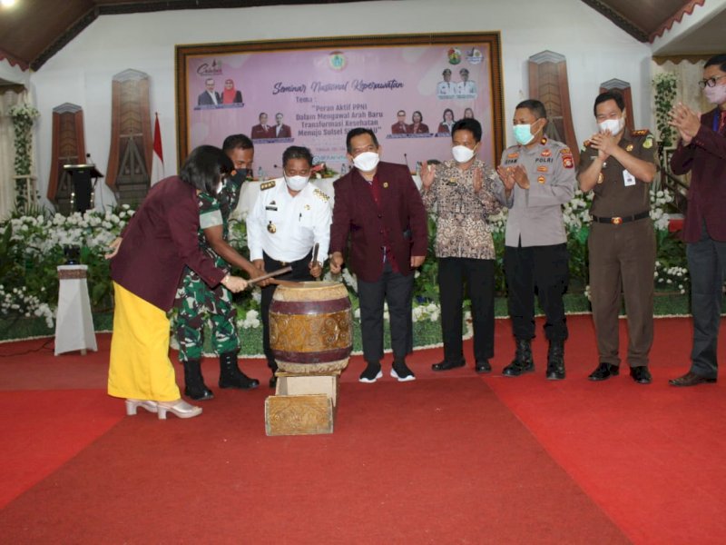 Bupati Toraja Utara Yohanis Bassang membuka Muswil PPNI se-Sulawesi Selatan di Hotel Misliana,Toraja Utara, Jumat (3/06/2022).
