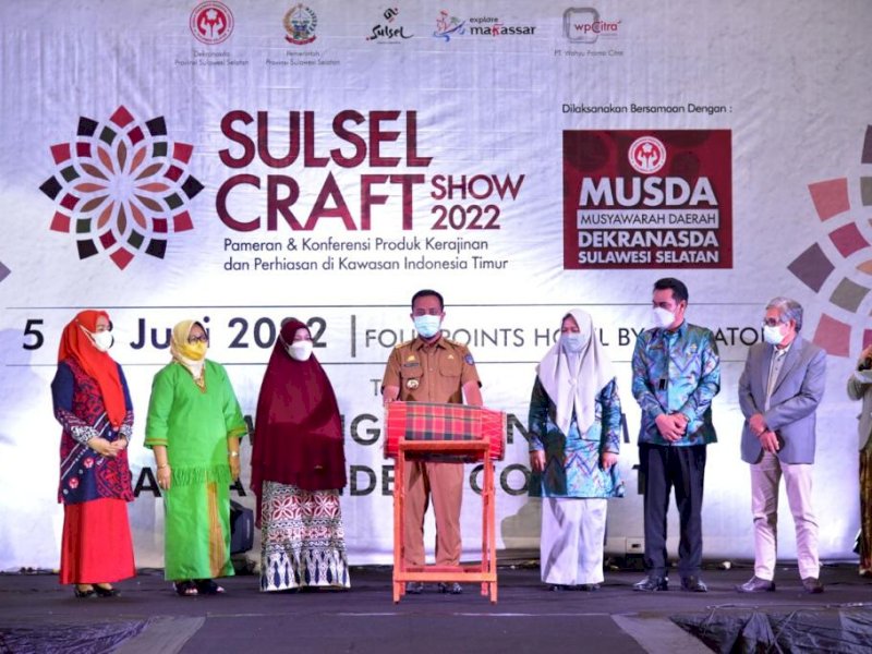 Gubernur Sulsel Sudirman Sulaiman membuka Musyawarah Daerah (Musda) Dekranasda Sulsel yang dirangkaikan dengan Sulsel Craft Show 2022 di Hotel Four Point by Sheraton Makassar, Selasa 7 Juni 2022.