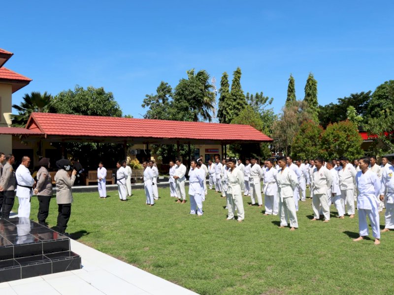 Personel Polres Jeneponto mengikuti ujian kenaikan pangkat, di Mapolres Jeneponto (08/06/2022).