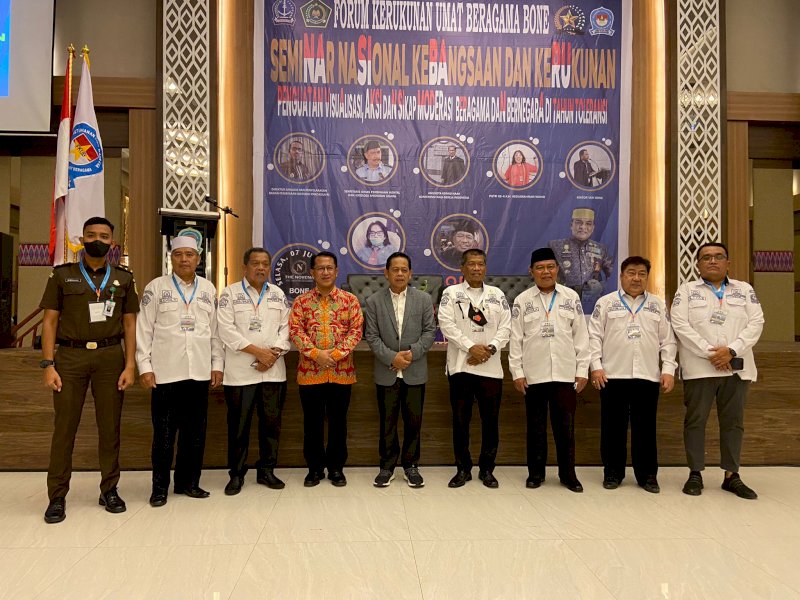 Seminar Nasional Kebangsaan dan Kerukunan yang digelar oleh Forum Kerukunan Umat Beragama (FKUB) Kabupaten Bone di Ballroom Sentosa The Novena Hotel Bone, Selasa (7/6/2022)