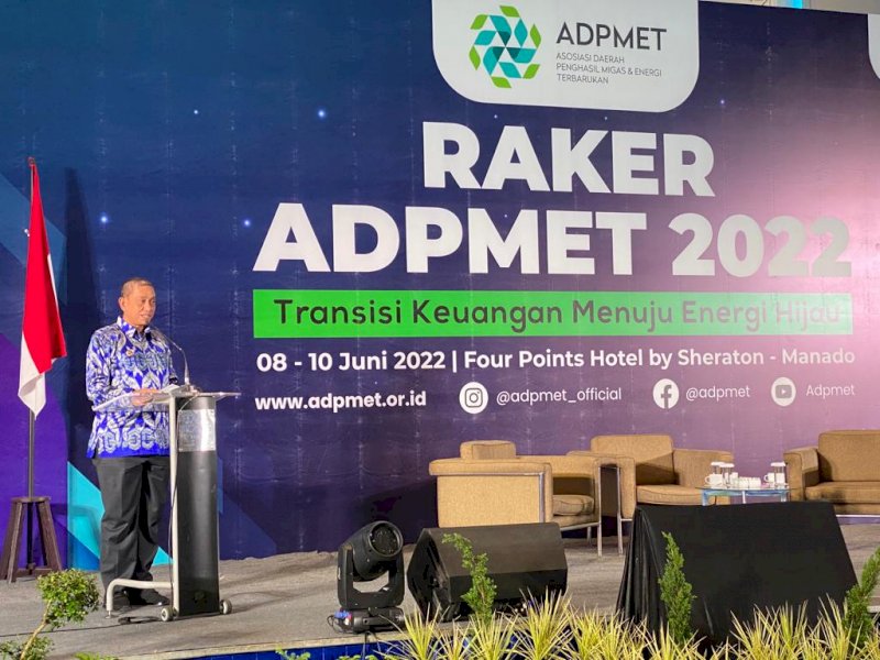 Bupati Wajo, Amran Mahmud memberikan sambutan Rapat Kerja (Raker) ADPMET 2022 yang berlangsung di Hotel Four Points by Sheraton, Manado, Sulawesi Utara, Kamis (09/06/2022). 