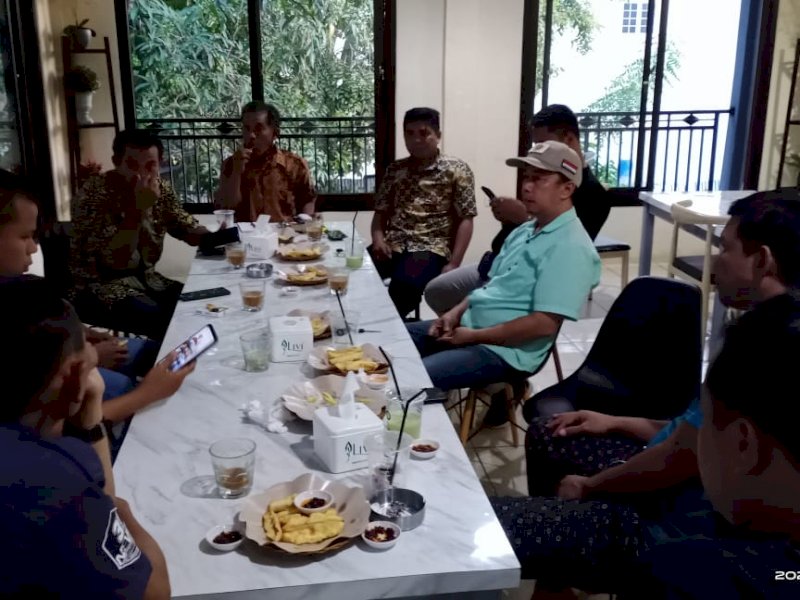 Bawaslu Enrekang menyelenggarakan diskusi di Warkop Ideologi, Jalan Hos Cokroaminoto, Enrekang, Jumat (11/6/2022).
