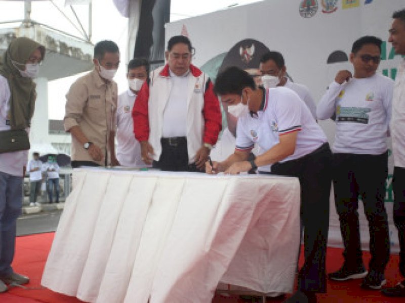 Kurangi Introduksi Limbah, Pemprov Sulsel Teken MoU dengan Pelaku Usaha 