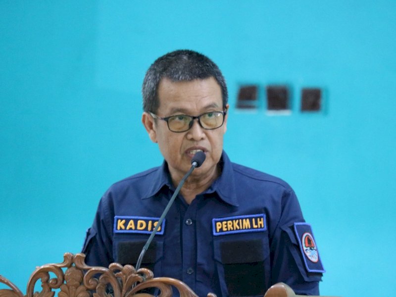 Kepala Dinas Perkim LH Kabupaten Pinrang Ir. Sudirman memberikan sambutan dalam  sosialisasi Program Kampung Iklim (Proklim), di Ruang Pola Kantor Bupati Pinrang, Kamis (16/06/2022).