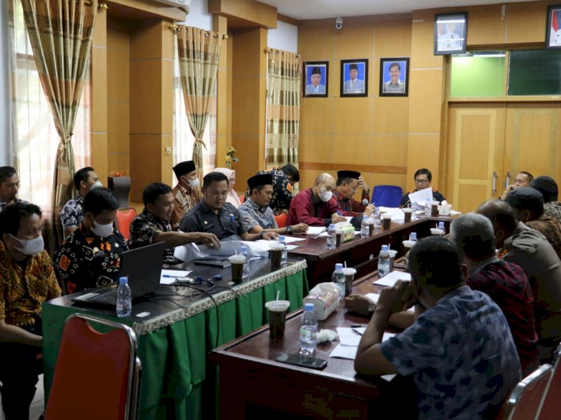 Rapat penyusunan tahapan pelaksanaan Pilkades di Ruang Rapat Sekretaris Daerah, Kamis (16/6/2022).