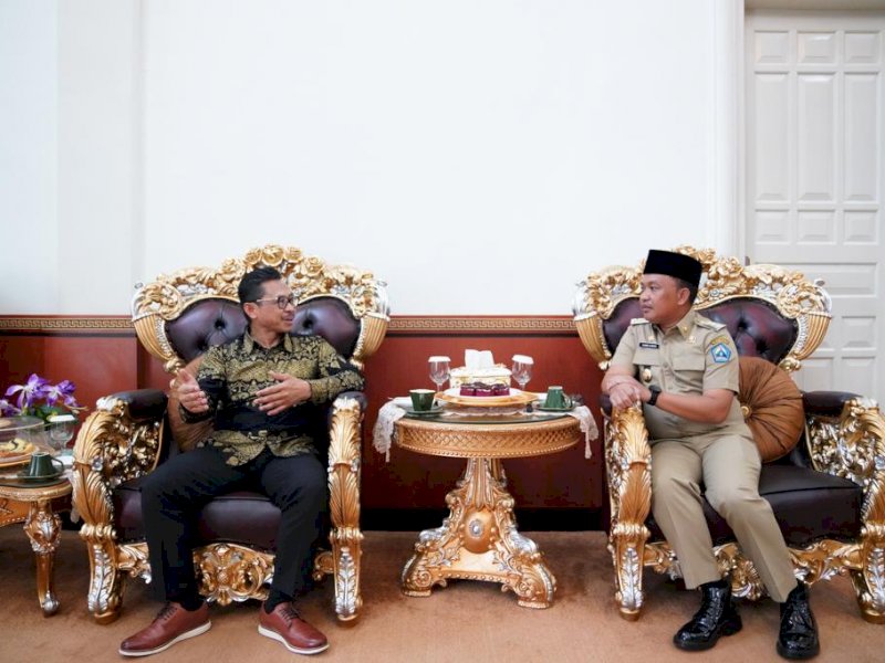 Shamsi Ali ini diterima oleh Bupati Bantaeng Ilham Azikin di Rumah Jabatan Bupati Bantaeng.