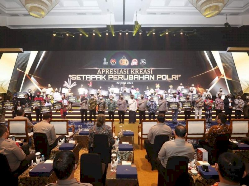 Suasana malam apresiasi kreasi 'Setapak Perubahan Polri' di Gedung Tribrata, Jakarta Selatan, Rabu (22/6/2022).