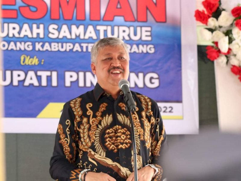 Bupati Pinrang Irwan Hamid meresmikan kantor Kelurahan Samaturue, Kecamatan Tiroang, Kamis (23/6/2022).