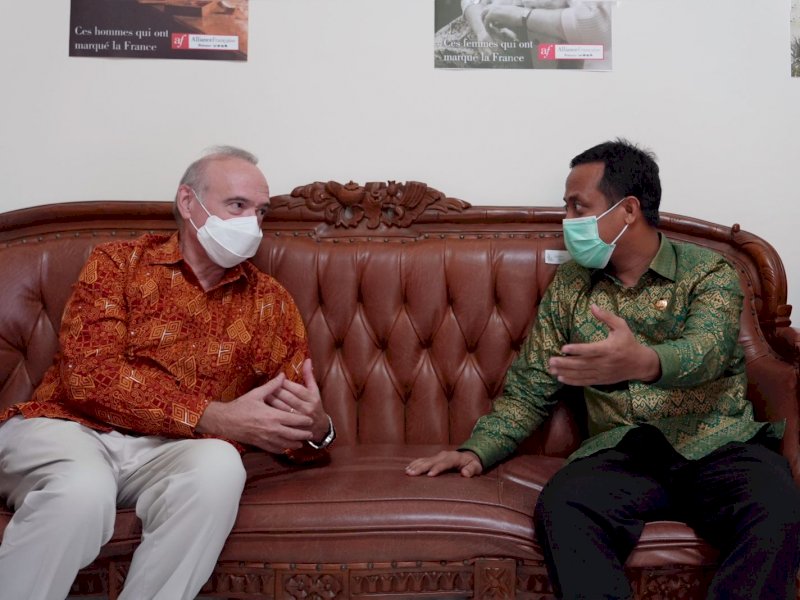Gubernur Sulawesi Selatan Andi Sudirman Sulaiman  bertemu Duta Besar Prancis untuk Indonesia, Oliver Chambard, Kamis (23/6/2022).