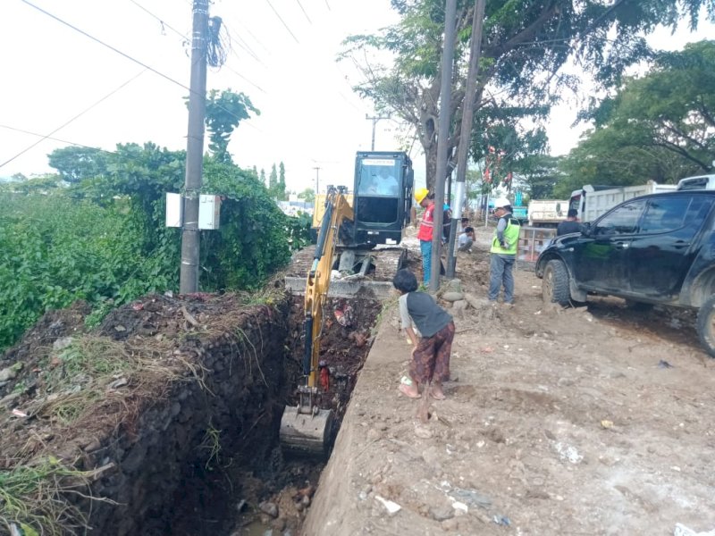 Jalan Tun Abdul Razak Gowa yang mulai dikerjakan. 